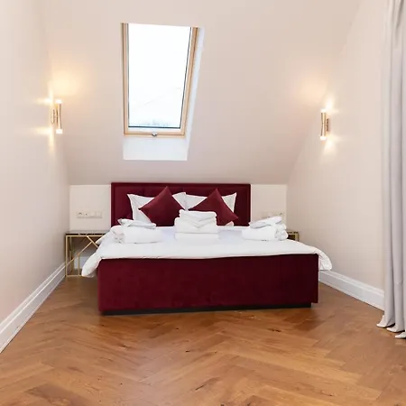 Meltzer Aparthotel 4*