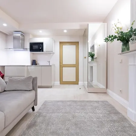 Meltzer Aparthotel 4*