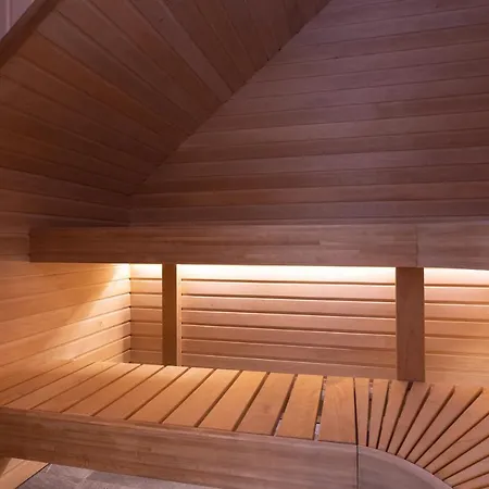 Meltzer Aparthotel 4*