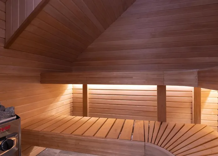 Meltzer Aparthotel 4*